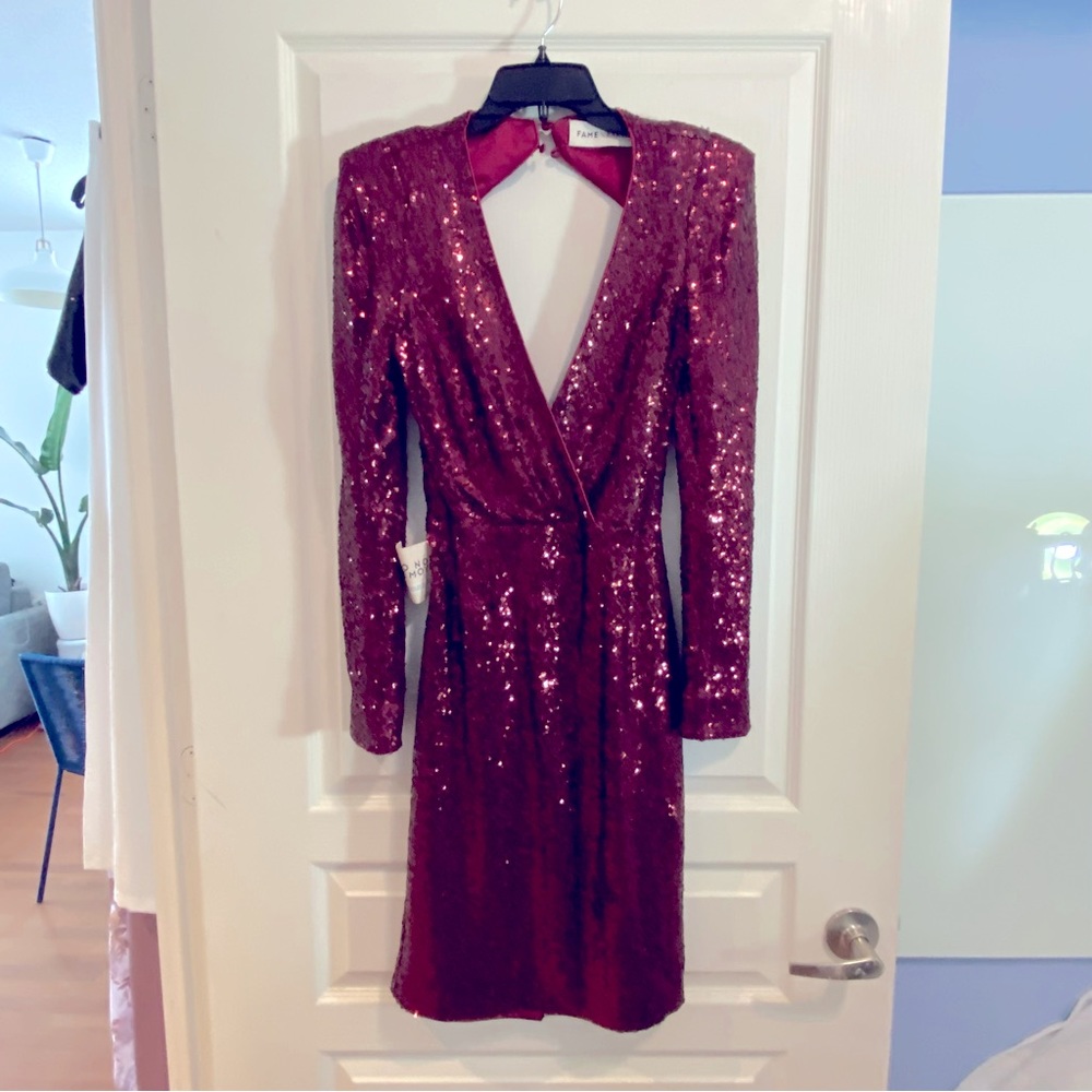 FAME and PARTNERS - Sequins Bodycon Midi Backless Dress Red - Size M NEW w/ Tags